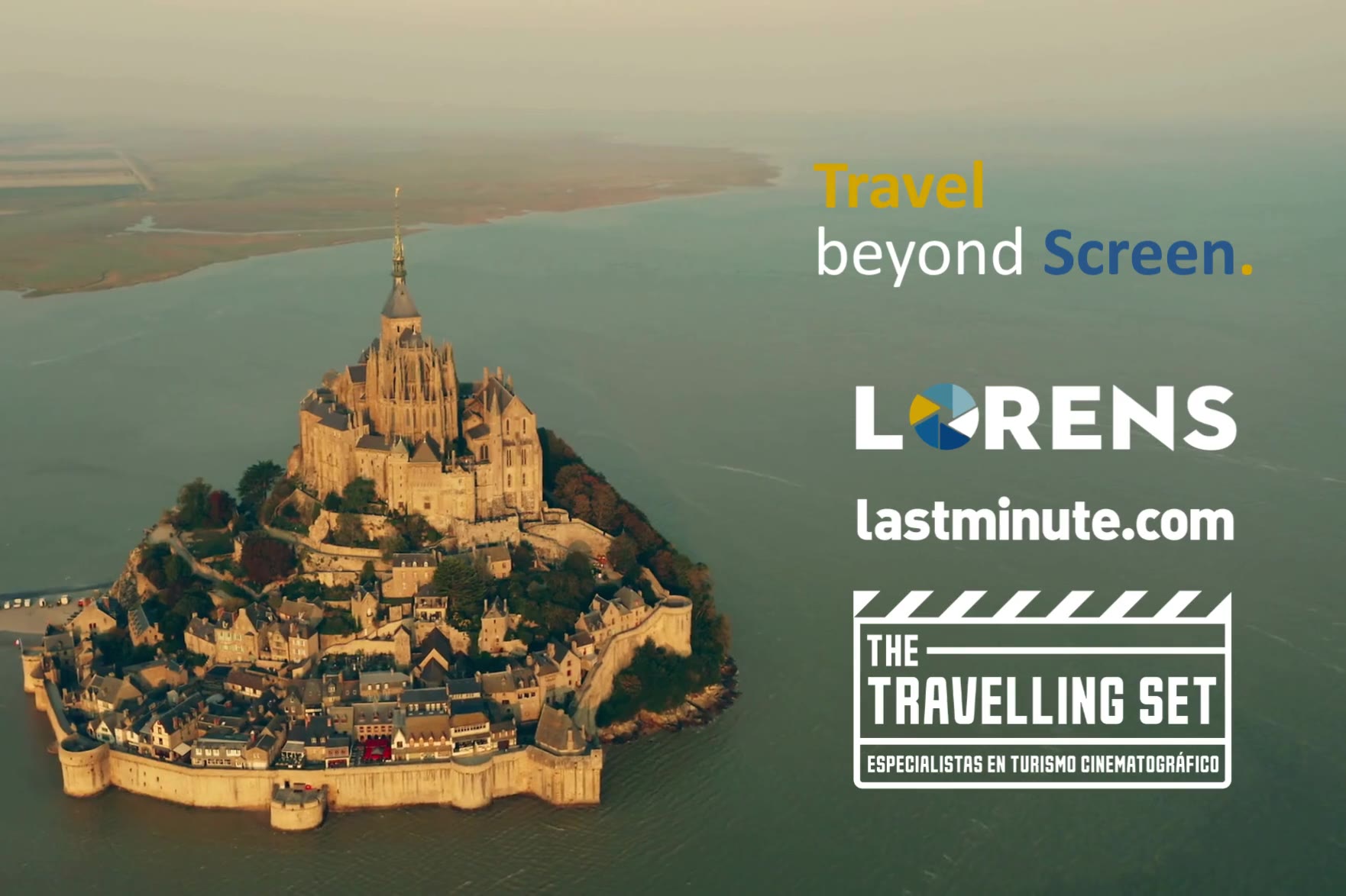 Le Mont-Saint-Michel vu du ciel, avec les logos de Lorens, lastminute.com et The Travelling Set